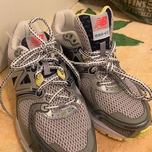 NWOT Women’s Gray New Balance Running 680 V2 Size 6